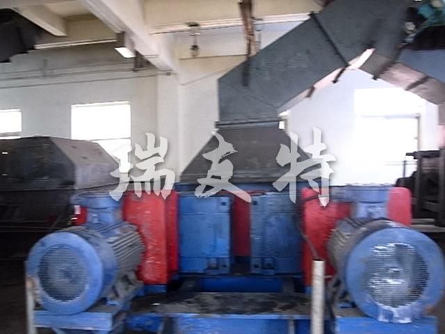 雙齒輥破碎機(jī)現(xiàn)場(chǎng)圖